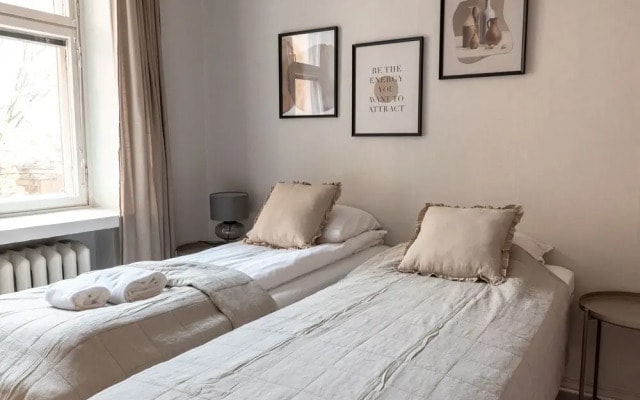 2ndhomes Bright & Spacious 5BR Apartment