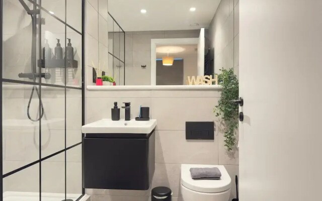 2 Bed Flat - Sleeps 4 - Parking - Wifi