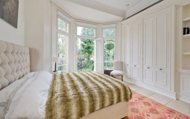 Cute 2-bed Chelsea Apartment