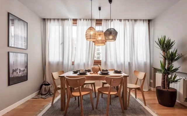 Guban - 2 Bedroom and Balcony in Azca