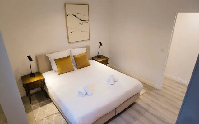 Copernic Right Luminous 2BR Apartment in Paris