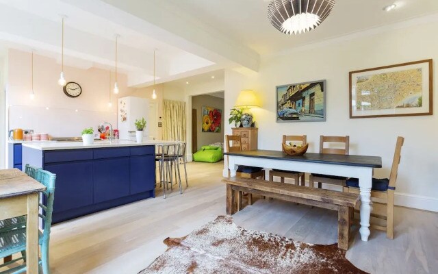 Albert Bridge Apartment