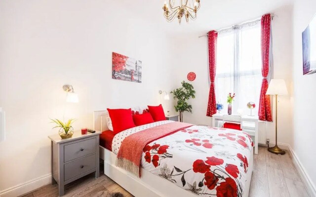 Kensington Charming and Bright Flat