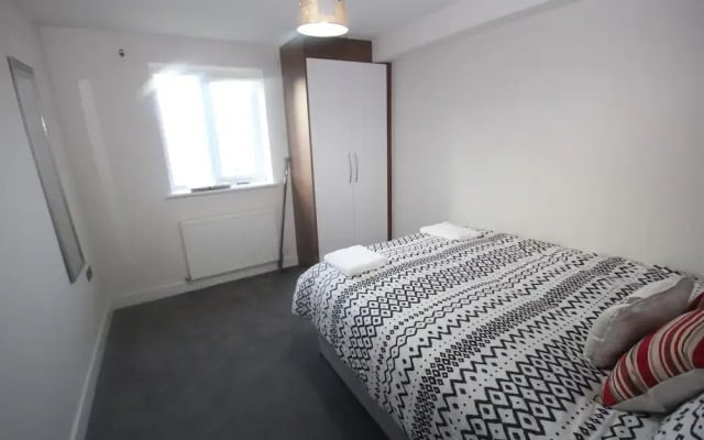 Holden Court Apartment - Apt 1