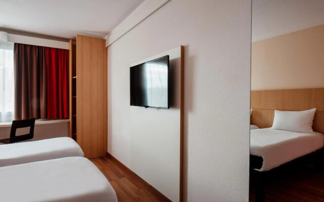 Отель ibis Warszawa Stare Miasto Old Town