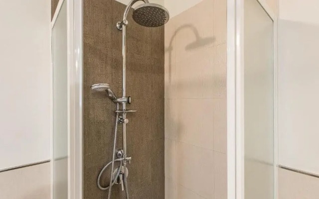 Rental In Rome Trastevere White Apartment