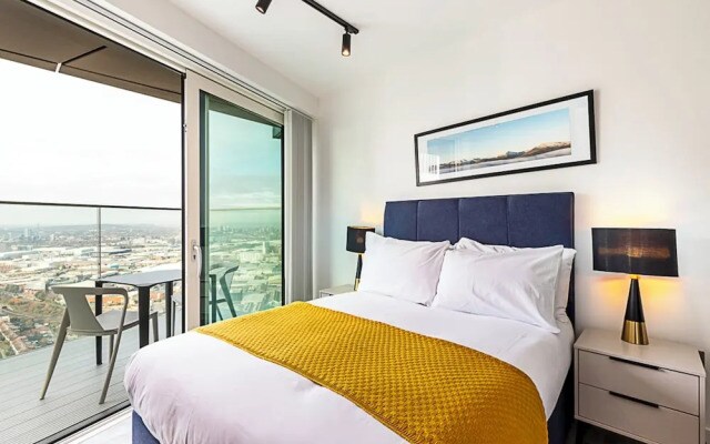 Modern North Acton Flat With City View