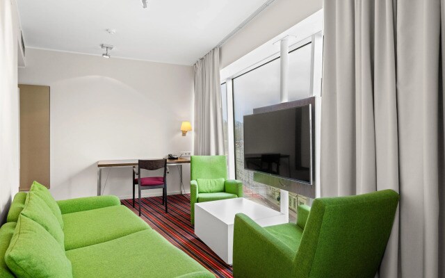 Отель Park Inn by Radisson Meriton Conference & Spa Tallinn