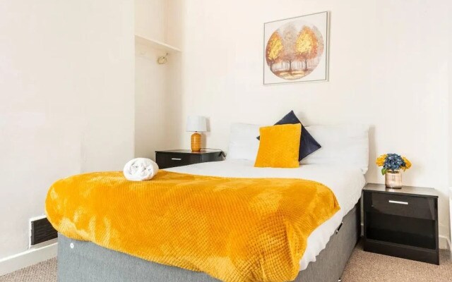 Immaculate 4-bed House Near Anfield and Goodison