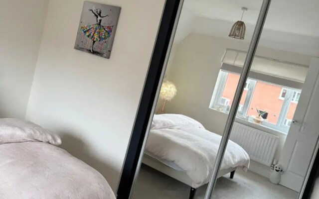 Halewood Haven - 4 Bedroom House