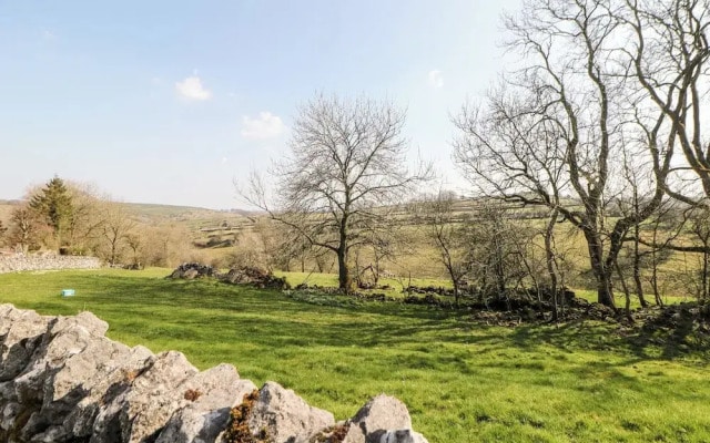 15 Calton View