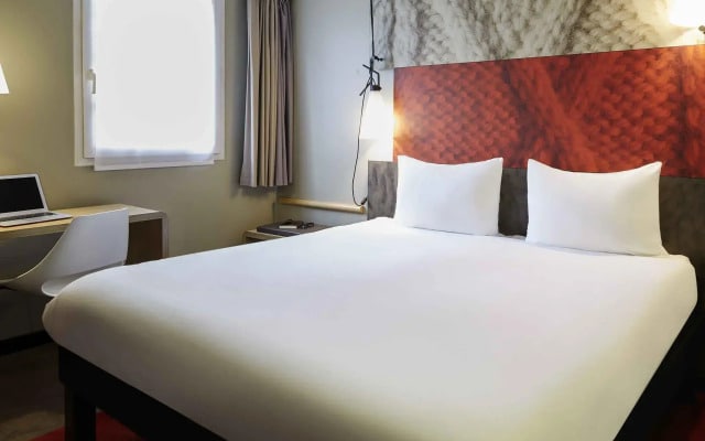 Ibis Paris Canal Saint Martin