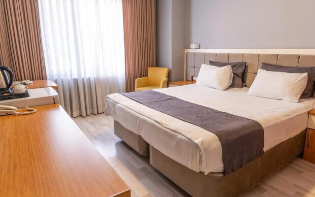 EMSA Palace Hotel