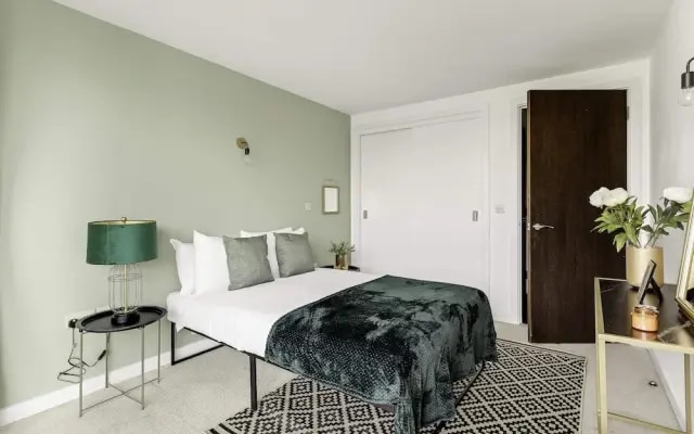 Gorgeous Mile End Flat