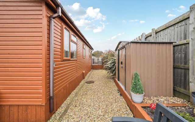2 Bed Cabin - Sleeps 4 - Pets - 5 min to Beach