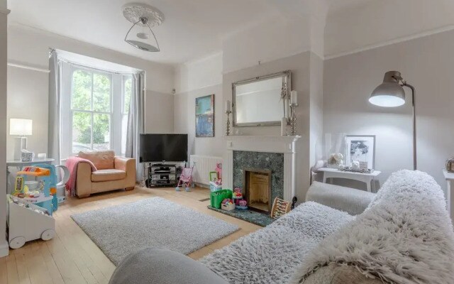 3 Bedroom House Close to Victoria Park