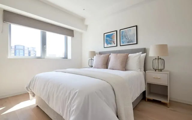 Sleek Oxford Circus Suites by Sonder