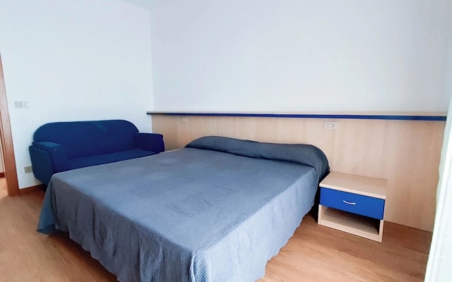 Spacious Apartment With Pool Access