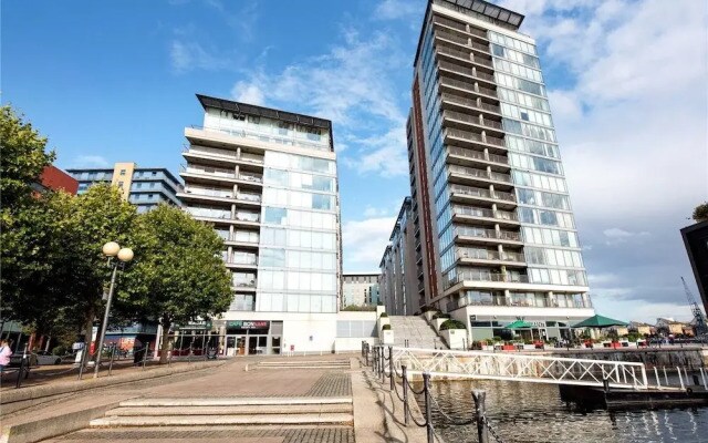 Royal Docks Guesthouse by LUXHABITAT