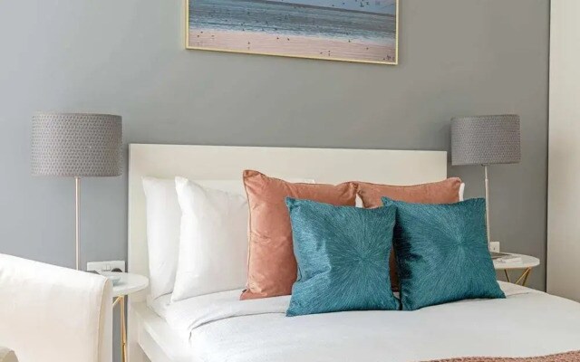 Stunning 2 Bed House W/patio nr Battersea