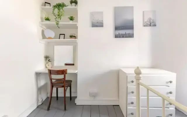 Camden 3-bed, Sleeps 6, 1 Min to Tube & Parking