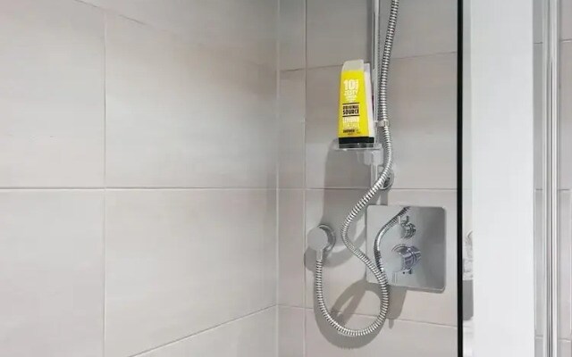 Contractor Bookers at Infinity Apartments