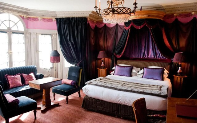 L'Hotel