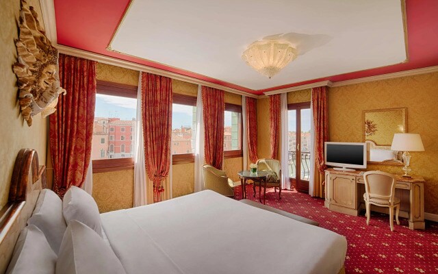 Отель NH Venezia Santa Lucia