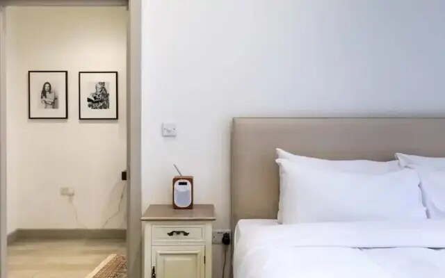 Elegant 2BD Flat 5 Mins to Kensington Gardens!