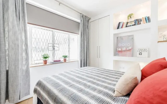 Modern Holland Park apartment