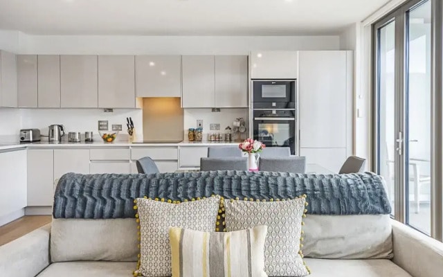 Stunning Brand New Westminster Apartment
