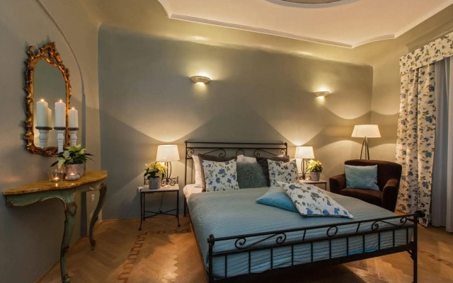 Black Star Suites
