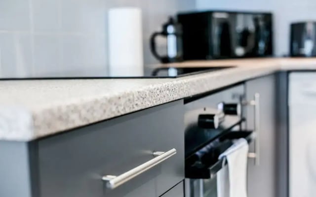 Modern Home by River Thames W/aircon, 4 Guests
