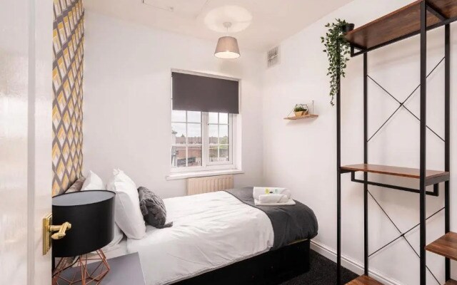 Contractor & Leisure & Airport & Central Location & Free Parking