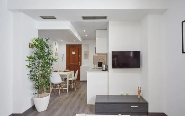 LEEWAYS APARTMENT VI in ALCALA 99