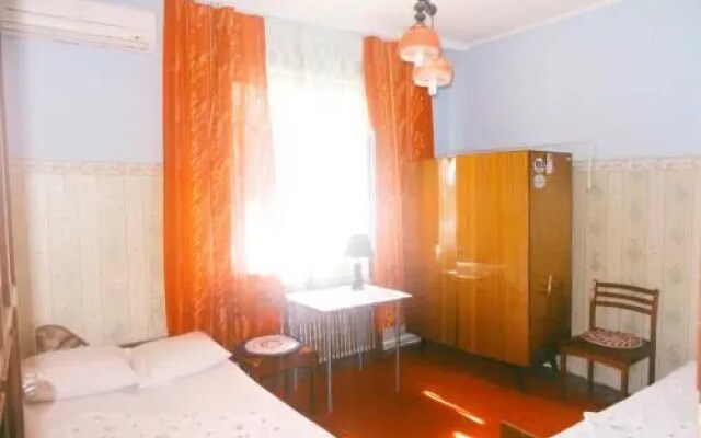 Guest House on Plodovaya 2