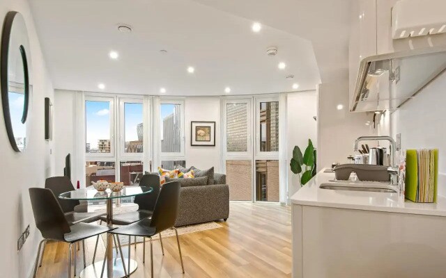 Aldgate Apartment By Mysquare