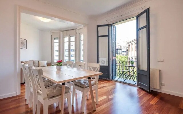 Stunning 4BR Apart in Sagrada Familia