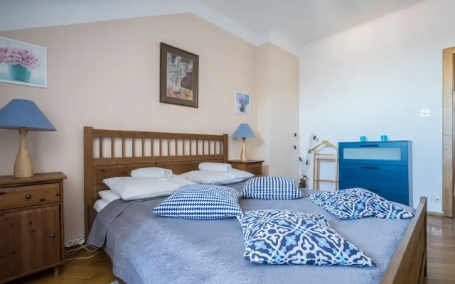 Elegant Apartment Market Square