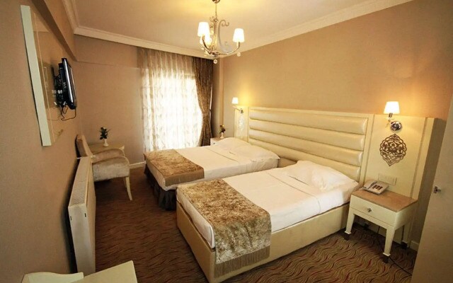 Royce Hotel