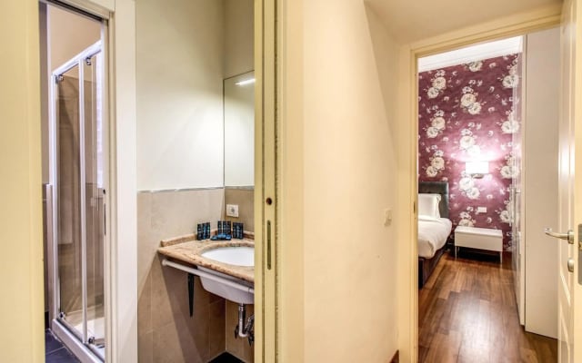 Holiday Apartment Bernini Near The Trevi Fountain - 4 Bedroom