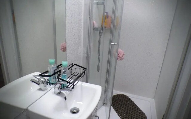 Apartmentsleeps4-west Kensington-petsok-parking