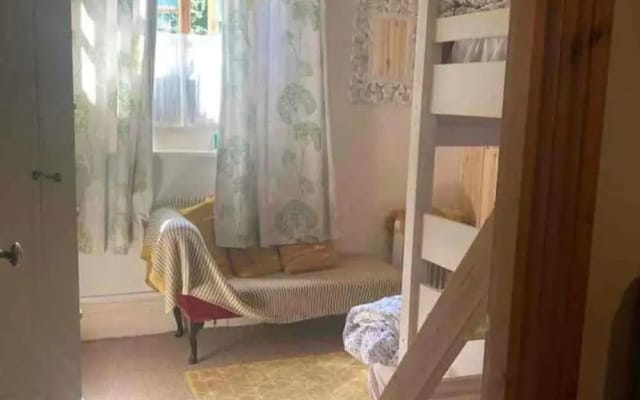2 Bed-sleeps 3-dog Friendly-garden-riverside