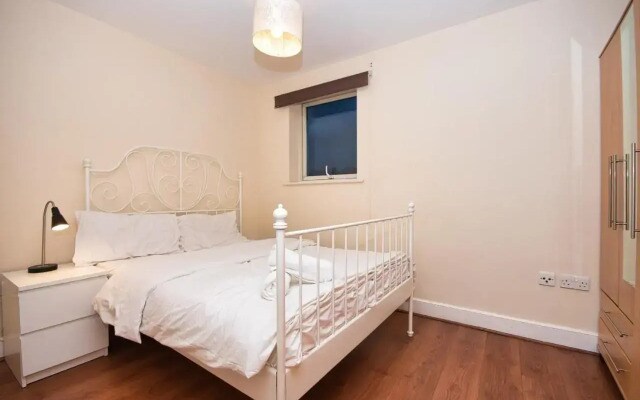 BAI Amazing 5 Sleeper Flat in London Zone 2