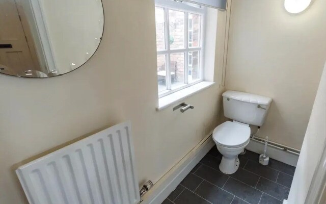 Liverpool Centre Sleeps 16 Stunning
