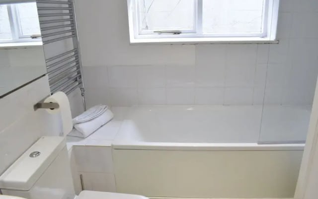 Chelsea 2 Bedroom Apartment With Patio