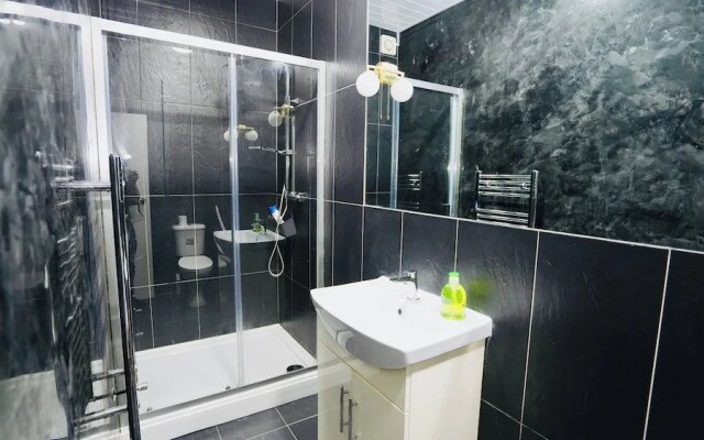 F3 Cranbrook Stunning Apt Free Parking