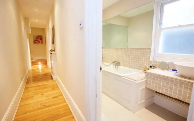 Modern 2-bed Flat in Clapham With Large Garden