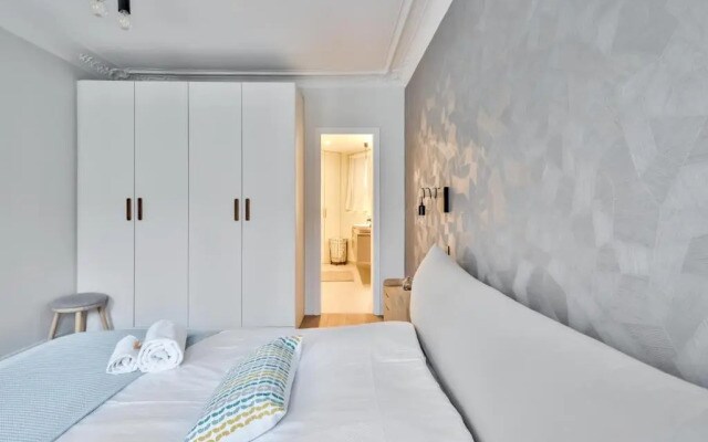 Splendid 3 bdrs Flat in a Prime Location of Paris