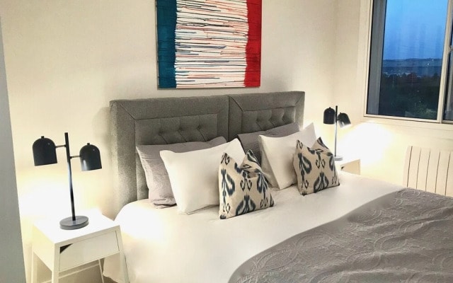 Heathrow Airport Apartments (Peymans)
